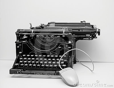 old-typewriter-with-mouse-thumb3355